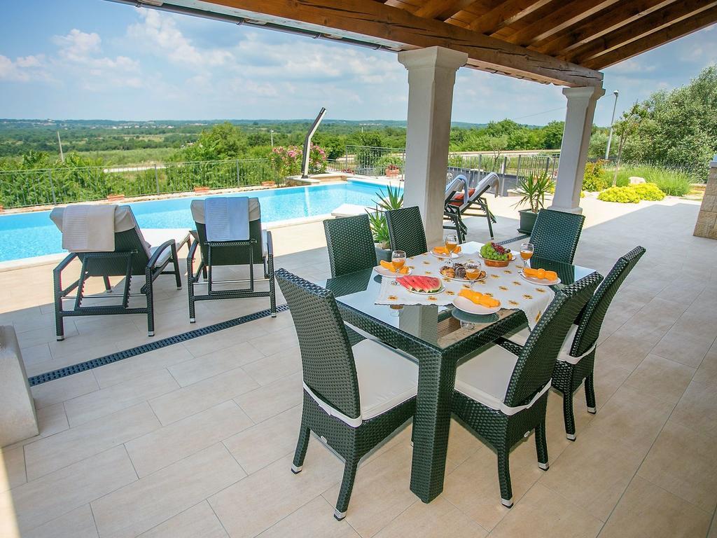 Luxurious Villa With Swimming Pool In Sveti Lovrec Selina Exteriör bild